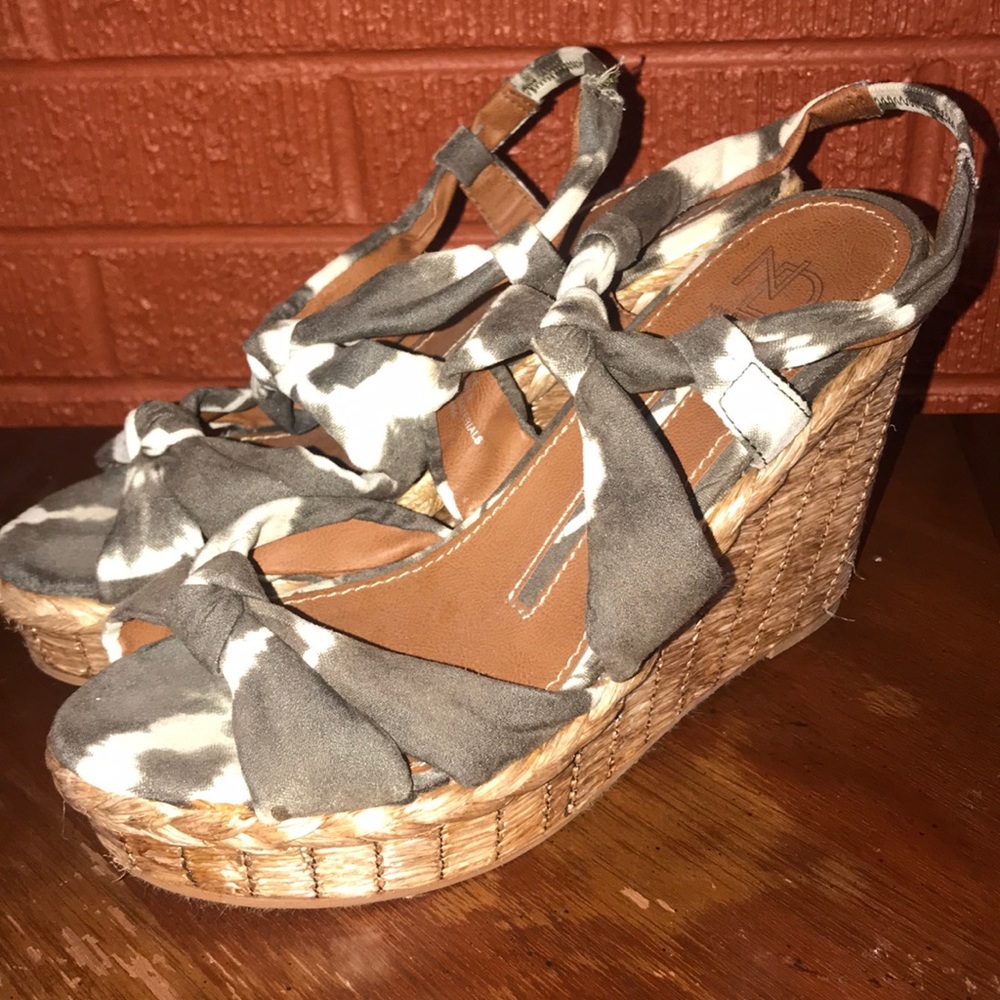 Tie dye wedges